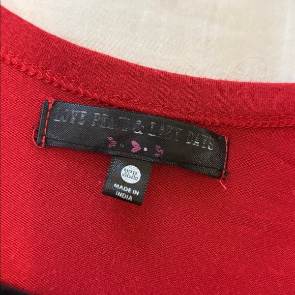 Red Graphic Top - Picture 4 of 4